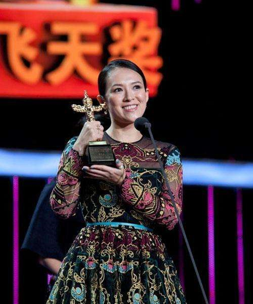 几张图片告诉你】章子怡20岁出头就提名金球奖影后,华语电影所有奖项