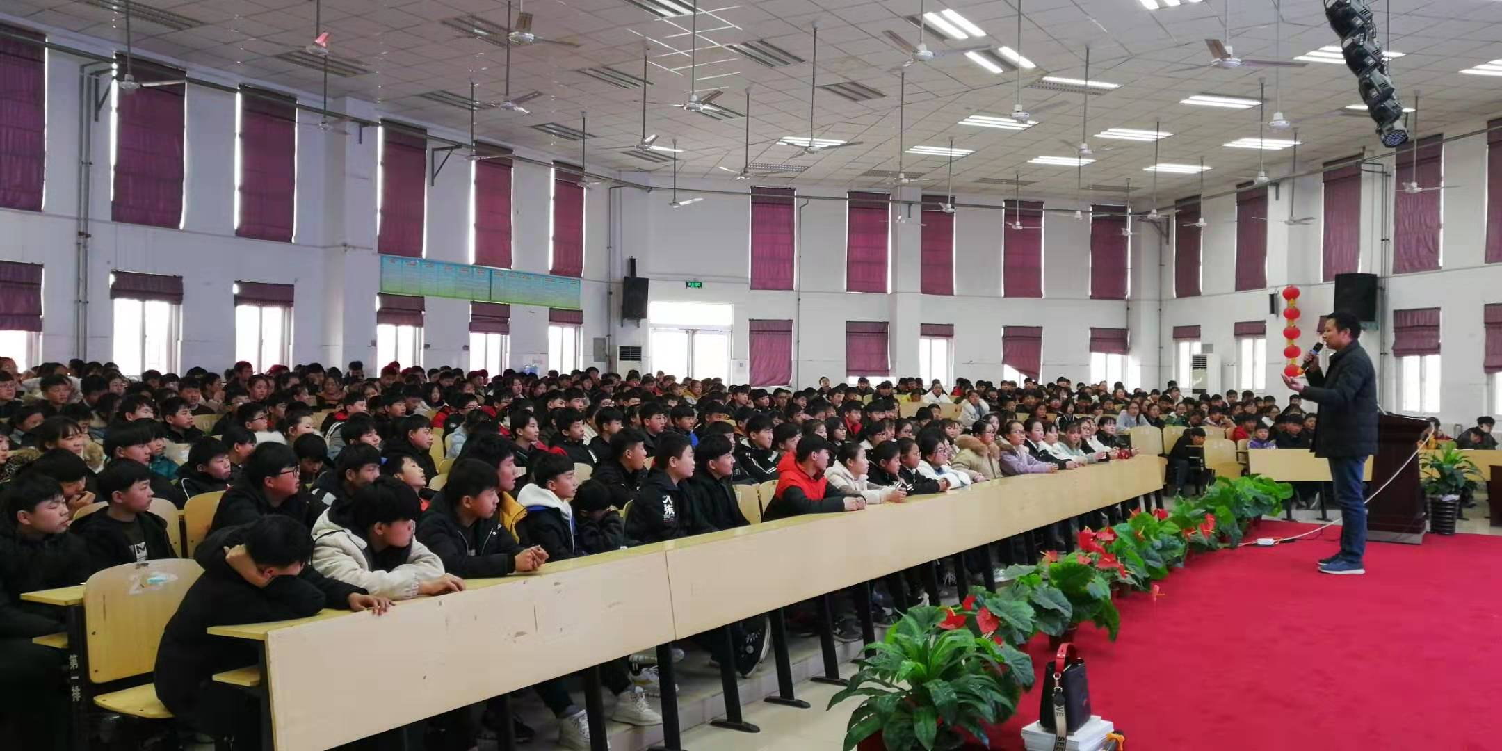 滑县产业集聚区英民中学:学自主管理 做进步学生