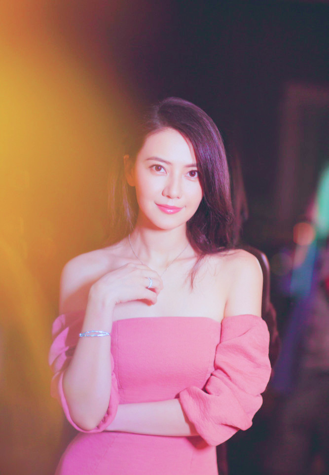 30岁的angelababy和40岁的高圆圆,一个甜美一个成熟,更喜欢谁?