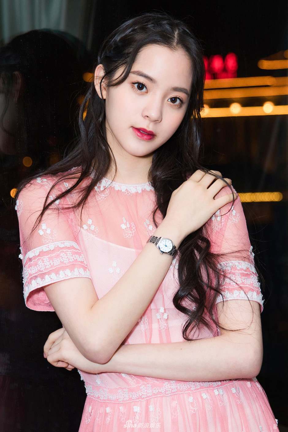 欧阳娜娜清纯可爱,甜美娇俏,是一位温暖贴心的小女神