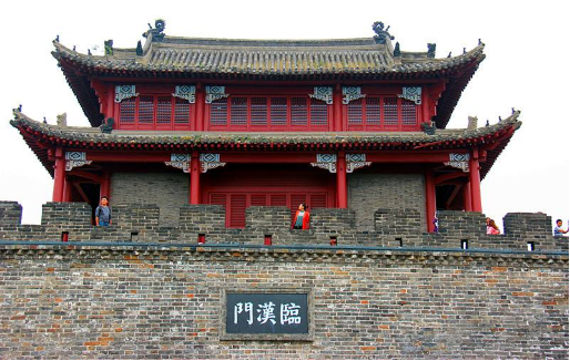著名的有白起水灌鄢城之战,关羽水淹七军之战,朱序抗拒苻丕之战,岳飞