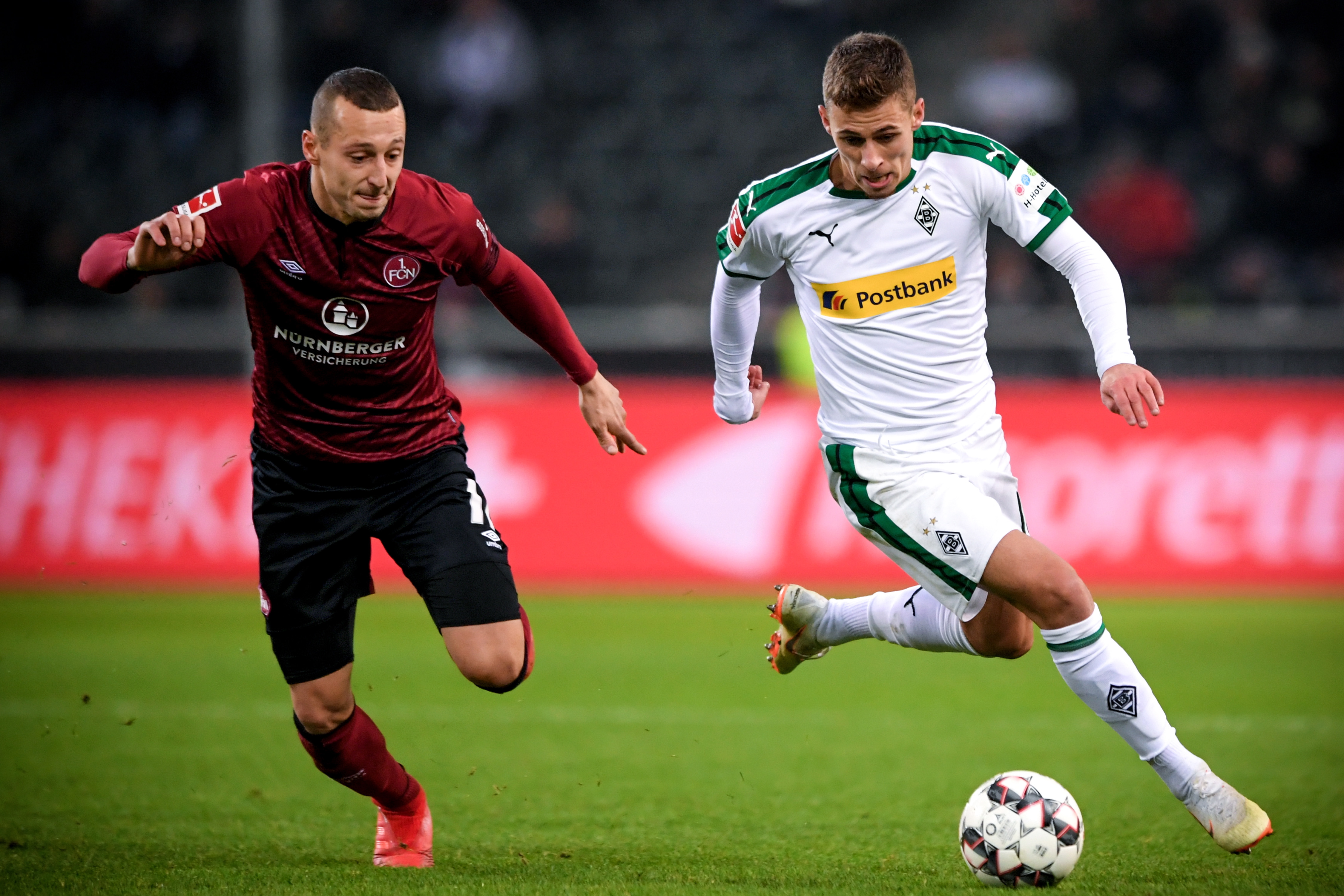 足球——德甲联赛:门兴胜纽伦堡