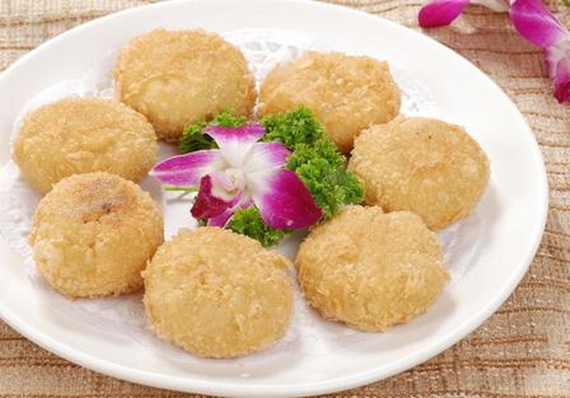 城市身边事#【天津美食】耳朵眼炸糕:耳朵眼炸糕为天津三绝食品之一