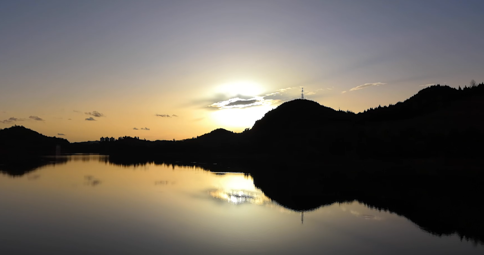 四川南充西充:夕阳下的九龙潭水库让人流连忘返