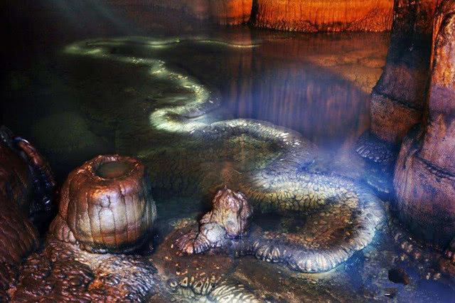 摄影师拍到"真龙",村民们不敢靠近!