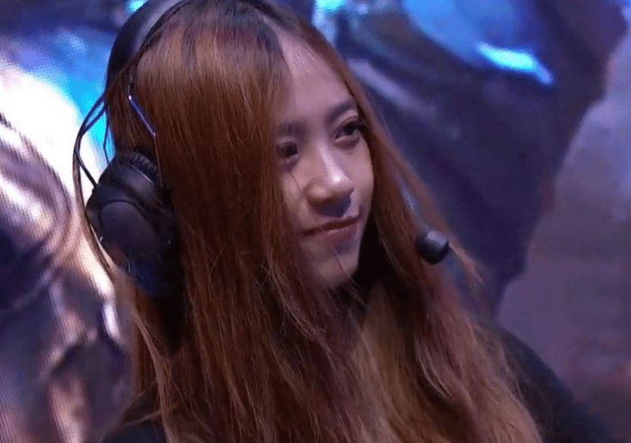 lpl赛区的幸运女神,妖风小姐姐站在哪队身后,哪队就能赢比赛