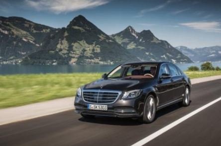 北京偶遇一辆奔驰s1000,车牌表明身份,劳斯莱斯也不敢惹