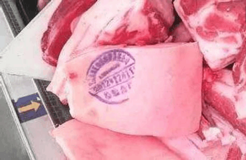 猪肉上的章印有蓝的,有红的,你知道它们的区别吗?难怪你买错了