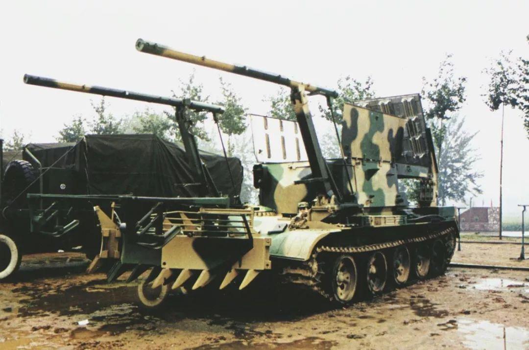 中国新型扫雷车:造型怪异,几十米外"隔山打牛"引爆地雷