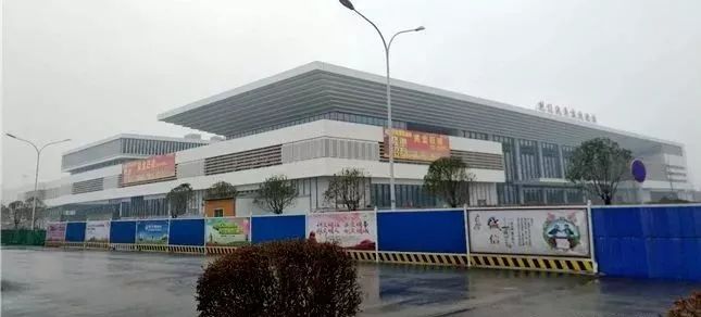 荆门客运马上搬迁!刚从站内拍的照片,已经这样了……期待吗?