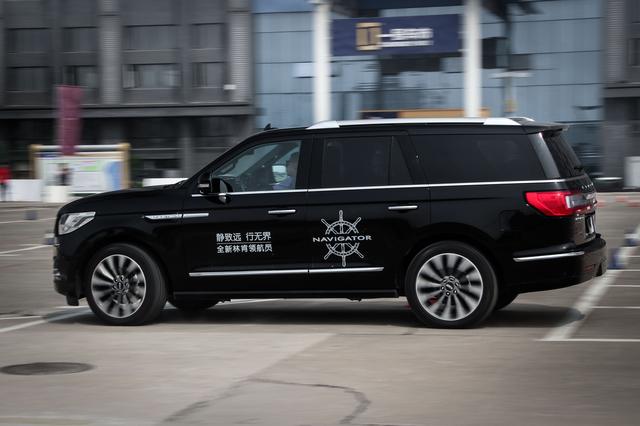 试驾fbi特工座驾 百公里油耗高达18升