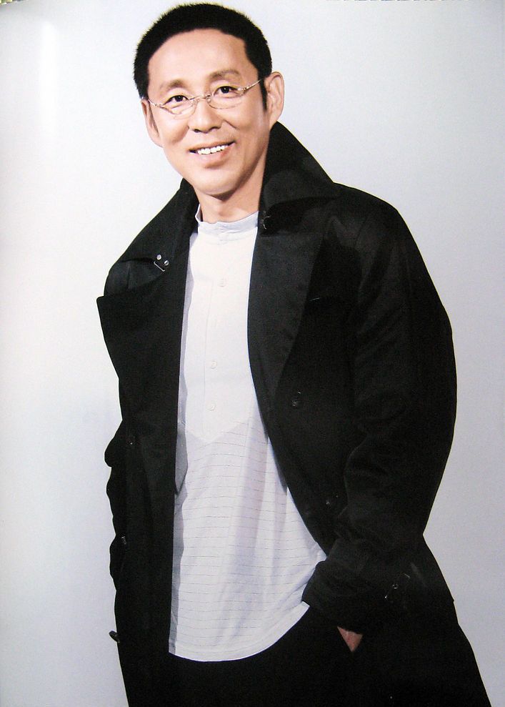 老派戏骨陈道明,作风以及演技都足够令人期待,对生活也无比热爱