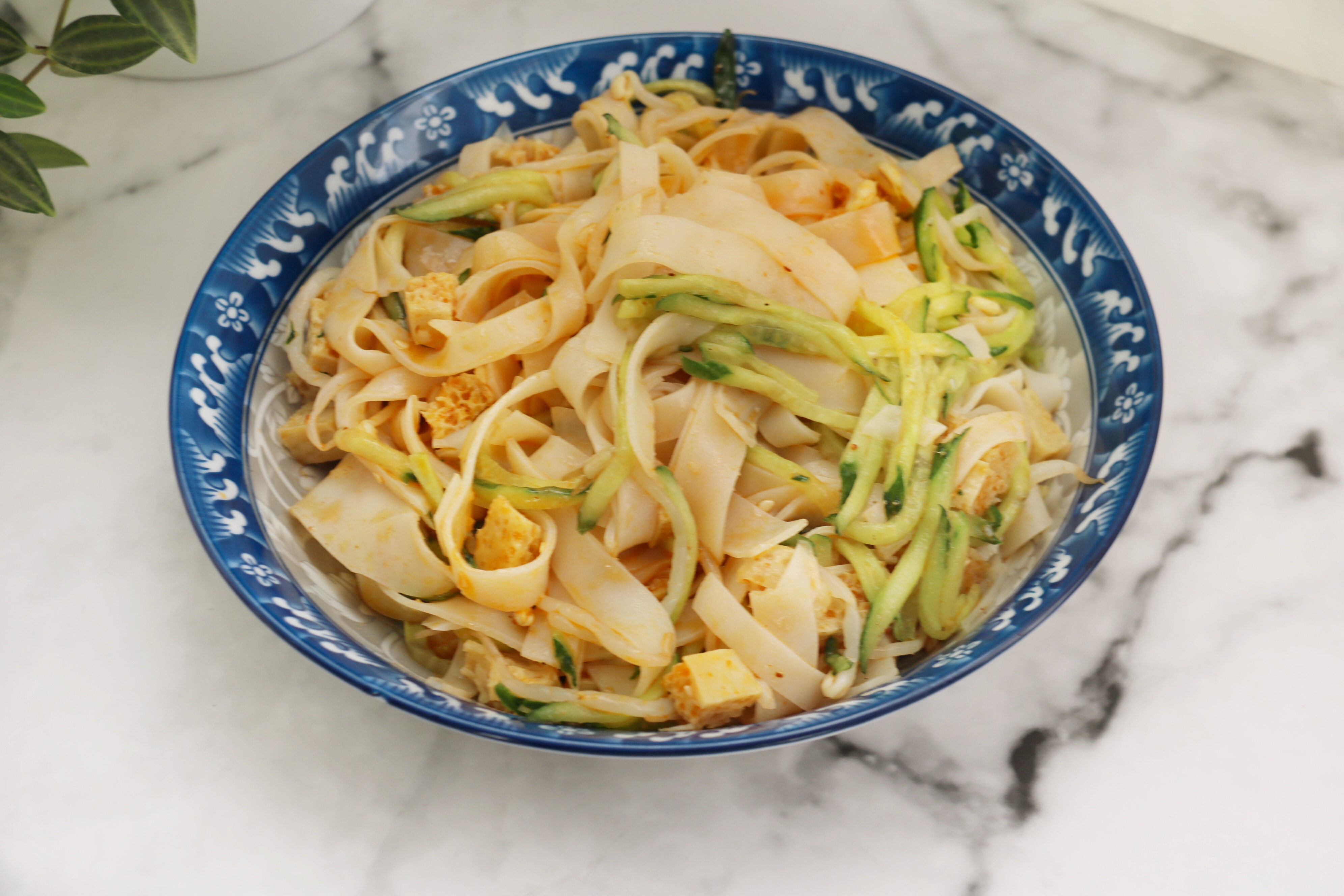 凉皮,开胃小菜,入口爽滑筋道,带着少许麻辣味,特别开胃下饭.