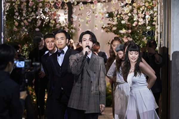 无预警现身婚礼现场,林宥嘉联手新郎献浪漫