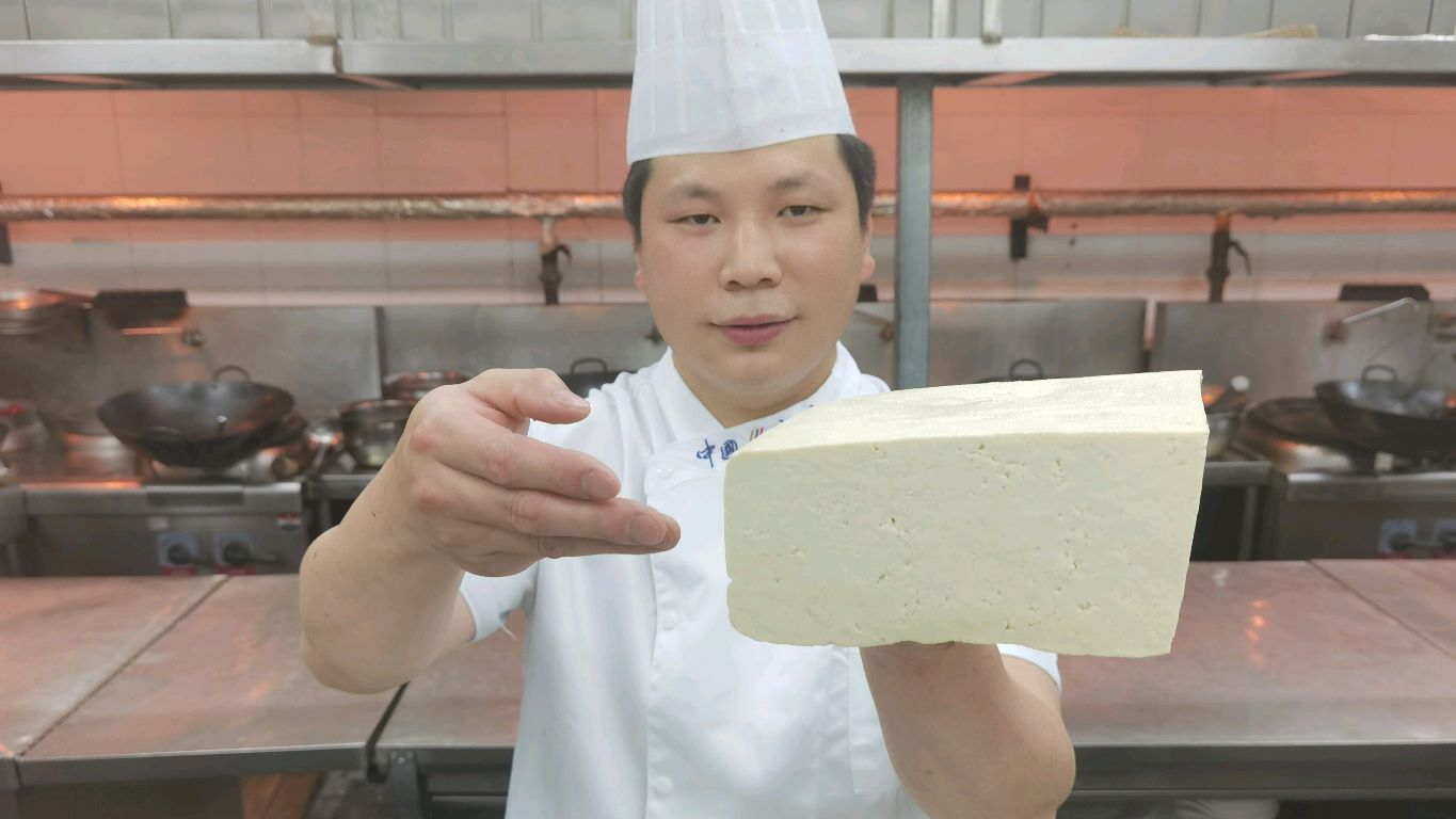 酒店大厨教你：“家常炖豆腐”的做法，操作简单，豆腐入味好吃