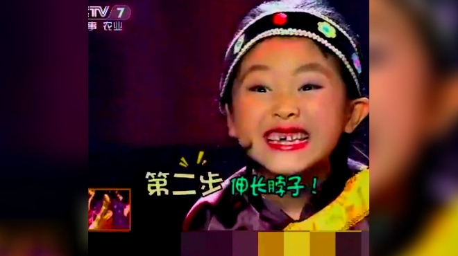 6岁小女孩妆扮老太太模仿宋丹丹唱忐忑,简直萌翻了