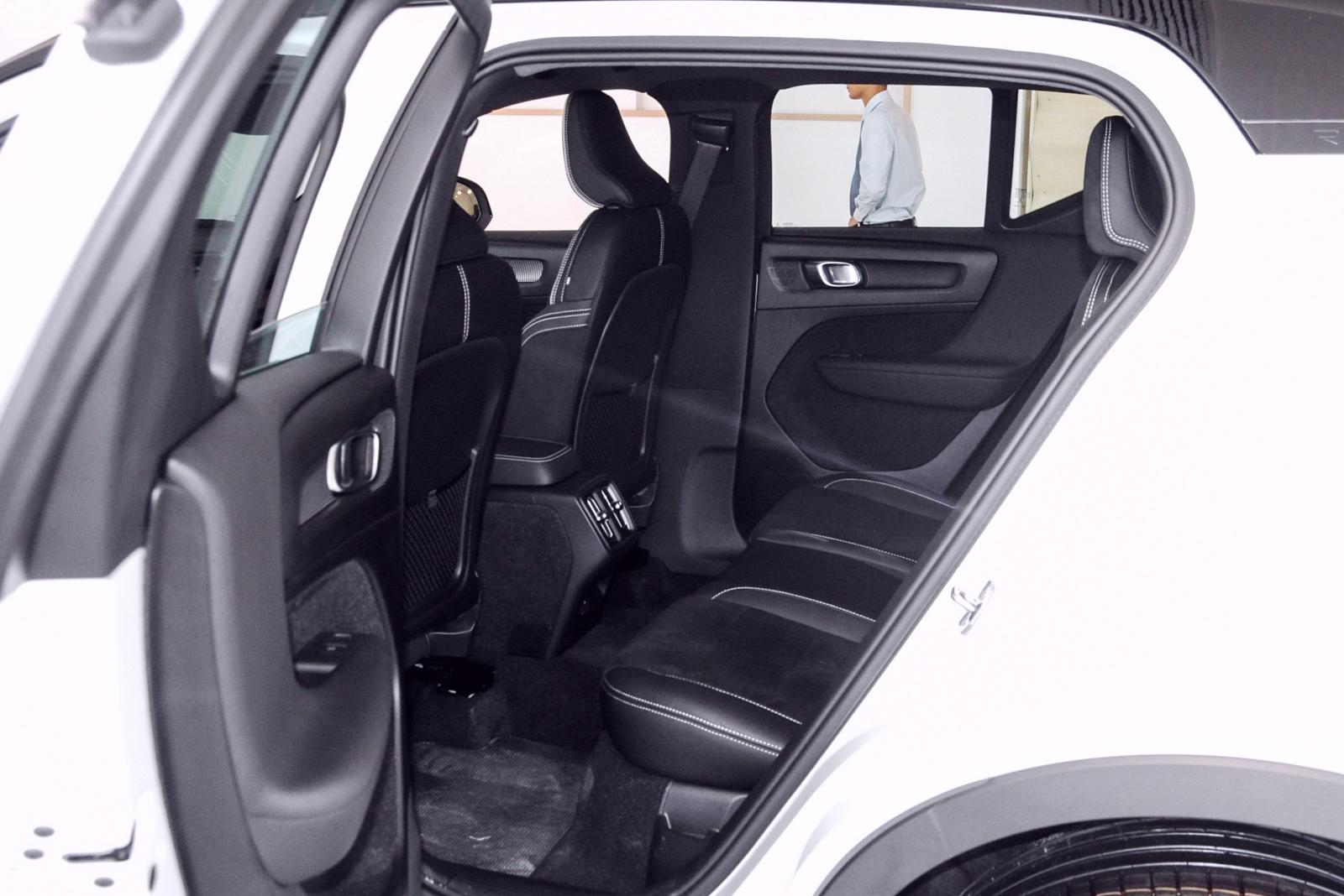 沃尔沃xc40前排空间很宽裕,空间足够大,只要你不是太特殊人群,就一定