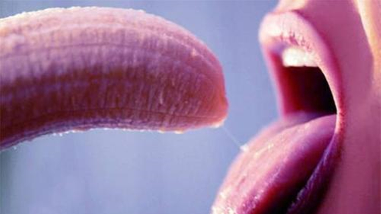 世界上最长舌头的女人!经常把舌头拿出来玩,却成为千万富翁