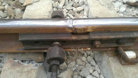 台铁钢轨又断了!官方:冻的,已经习惯了