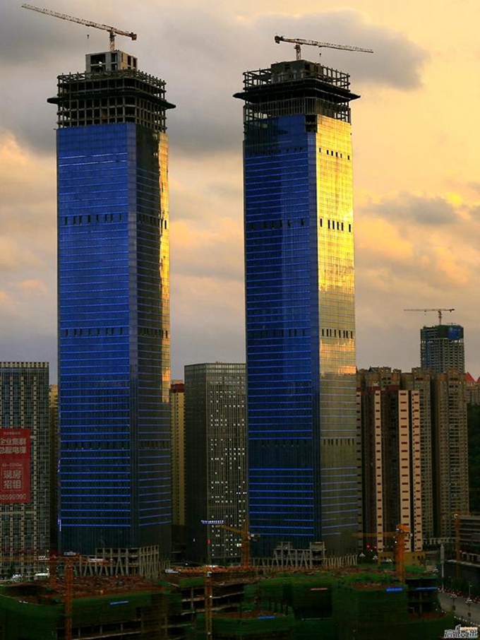 中国著名的300 双子星摩天楼,看看哪栋最抢镜?