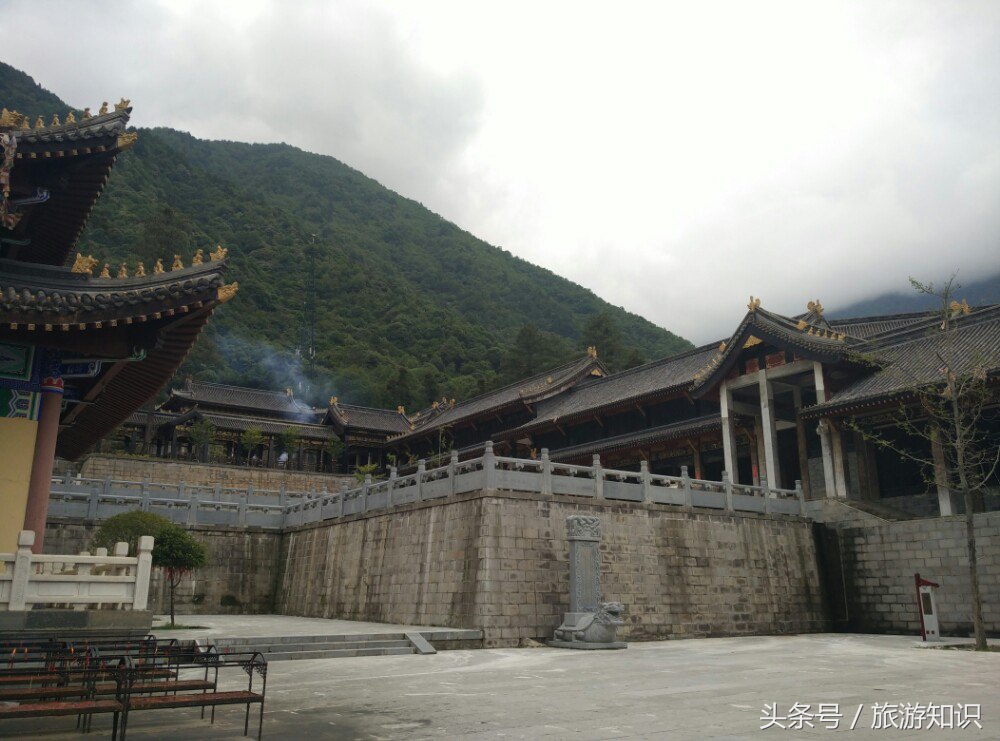 灵山寺,位于罗山县同心村,始建于北魏,距今有1500余年历史.