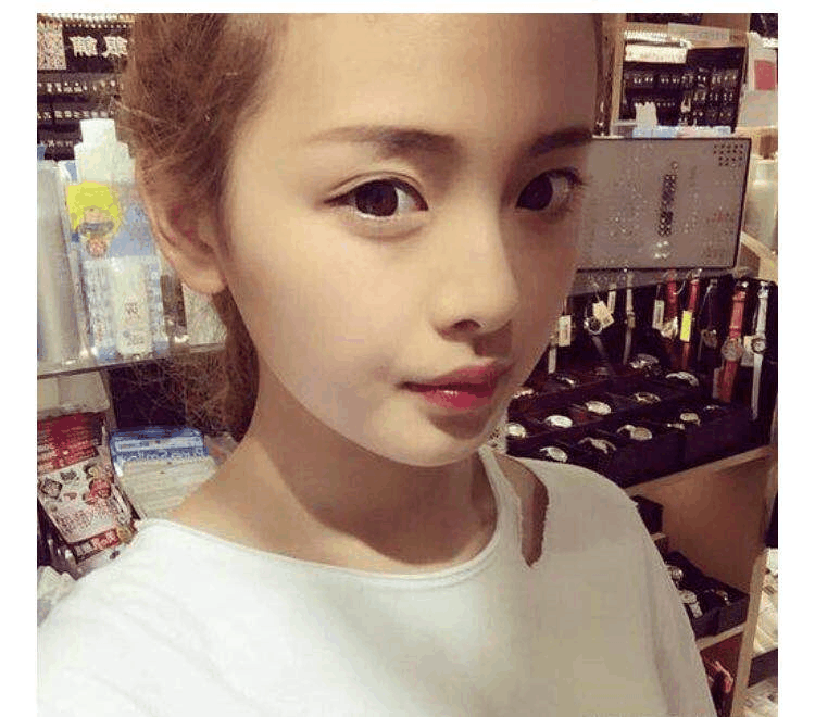 杨超越微博自晒童年旧照,是整容脸,还是自然脸一看便知