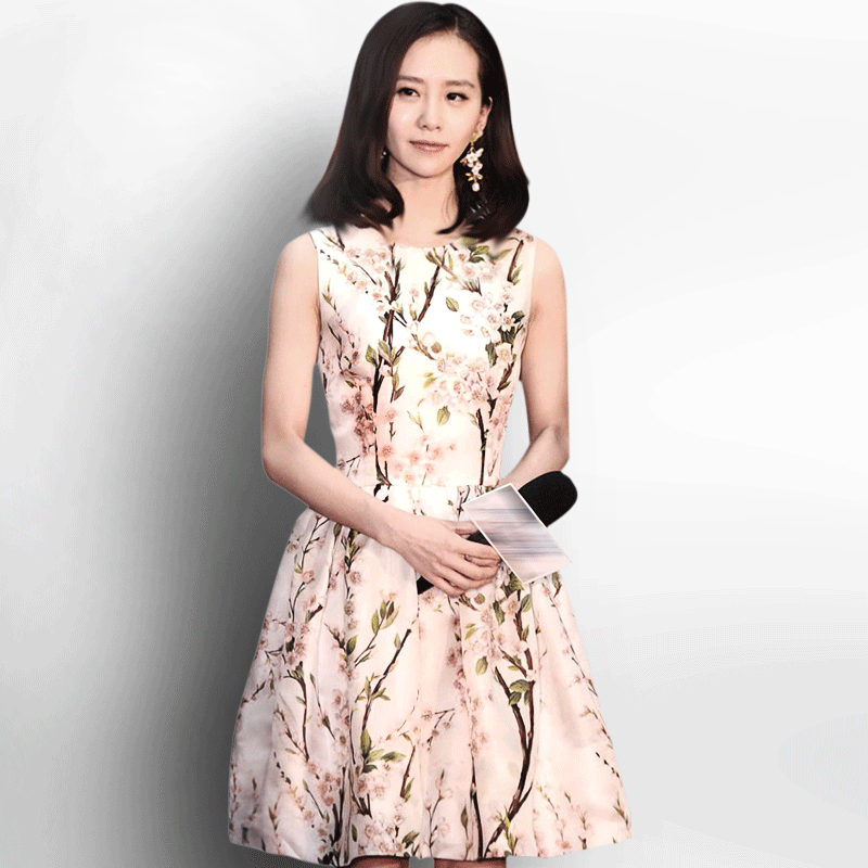 穿碎花裙的女星,热巴bling,刘诗诗小巧,她让我想到了丁香姑娘