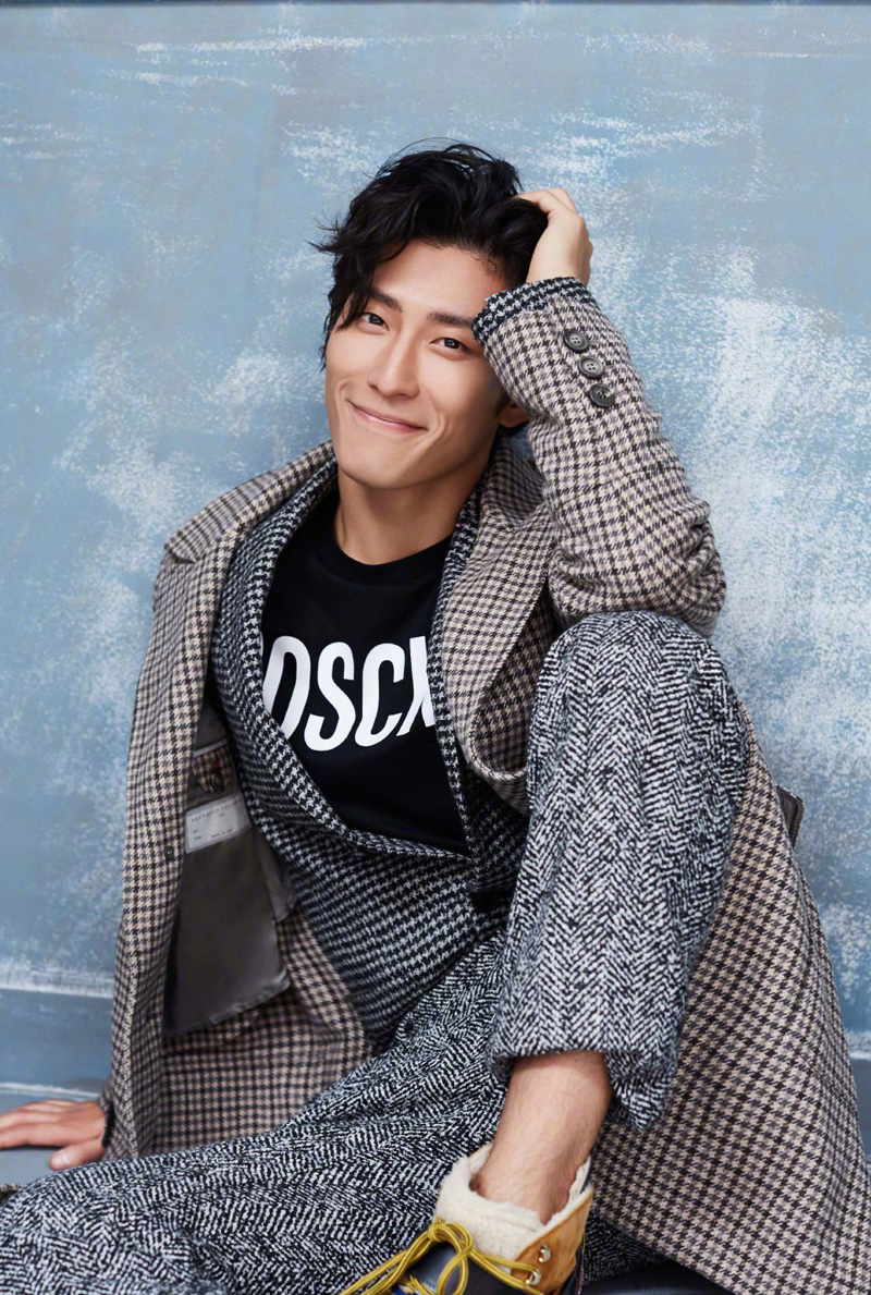 窦骁被称作"行走荷尔蒙",阳光大男孩更有古希腊人物之风