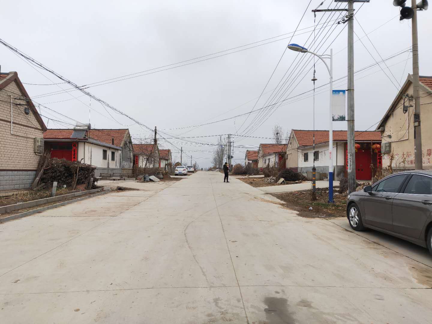 干净整洁的农村,大街上却没有人,农村如何才能吸引年轻人?