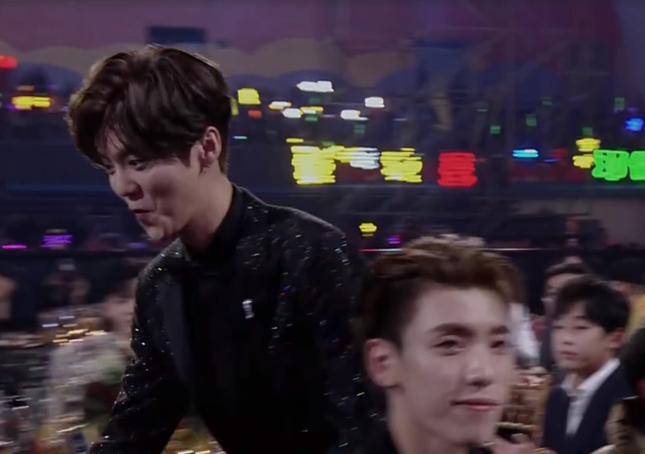 鹿晗上台看到范丞丞,有谁注意他的本能反应?真实关系一目了然