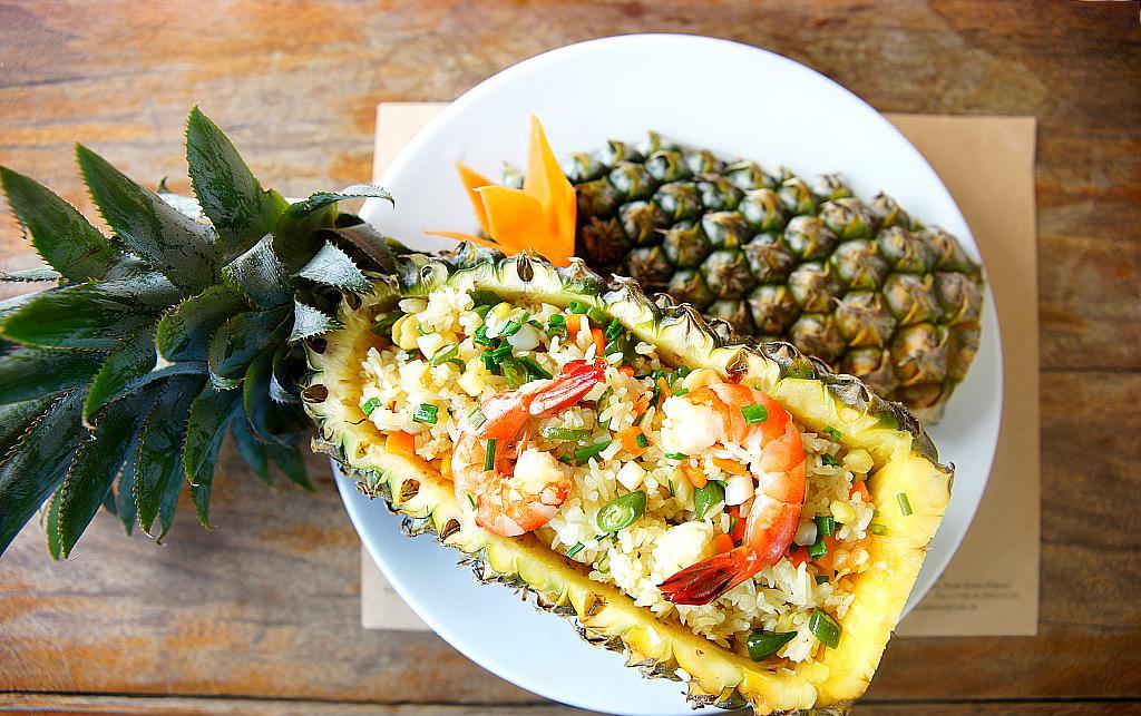 美食推荐:虾仁菠萝饭,多种口味水饺,黄金虾丸你可喜欢!