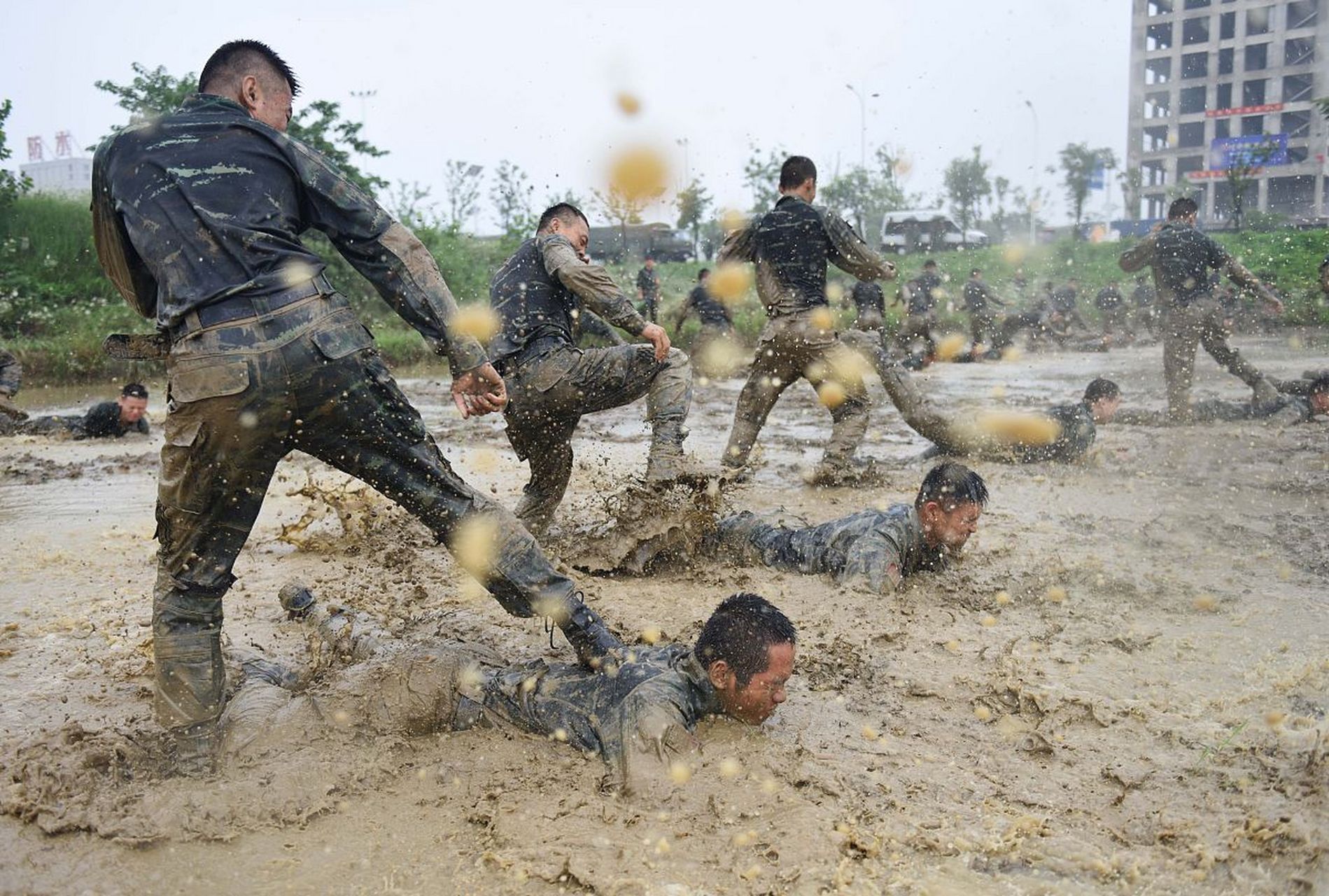 2009年,捷克举办了国际特种兵大赛,北约国家派出13支队伍,内心早将
