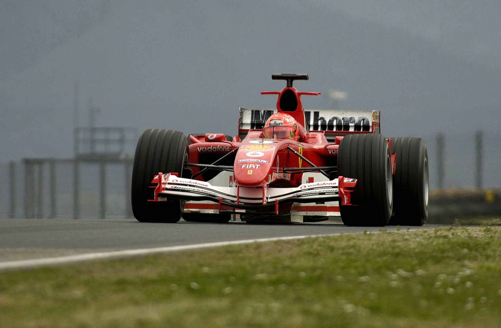 法拉利f8 tributo是一款令人印象深刻的超级跑车,拥有出色的性能,精湛