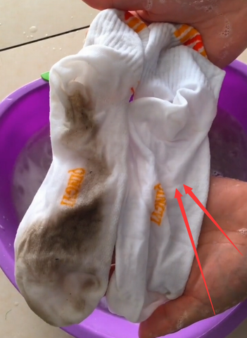 袜子黏糊糊的 液体图片