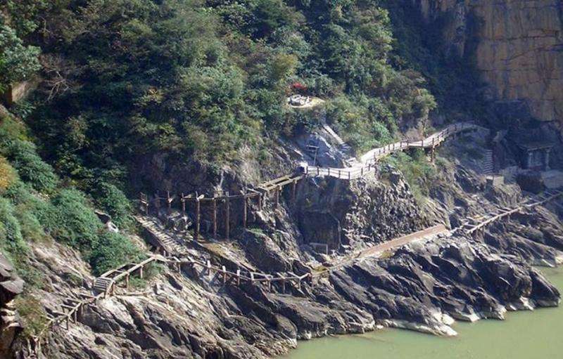 寻古探今:秦岭巴山古栈道