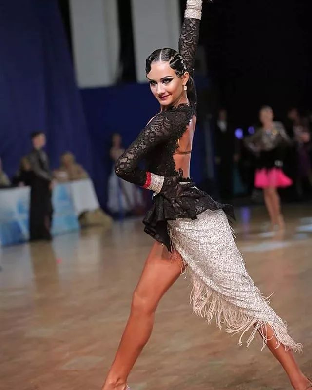 既是女神亦是女汉子,这就是跳拉丁的女孩!