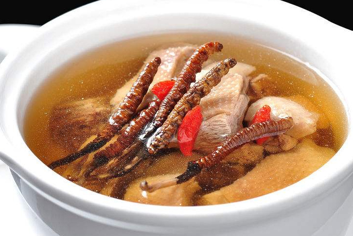 虫草老鸭汤,一道美味营养的精美汤品,喜欢就去尝尝吧,油亮的汤汁让你