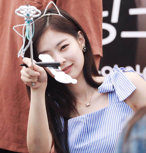 rap金女士已上线,这颜值你给打几分?网友:虚势妮必须满分