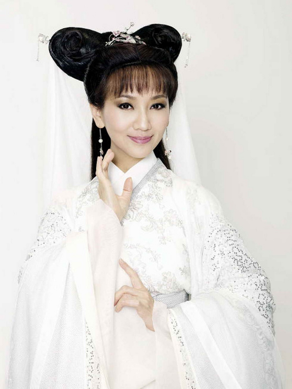 赵雅芝,周海媚,高圆圆和祝绪丹等演员的表演备受好评,塑造了经典的