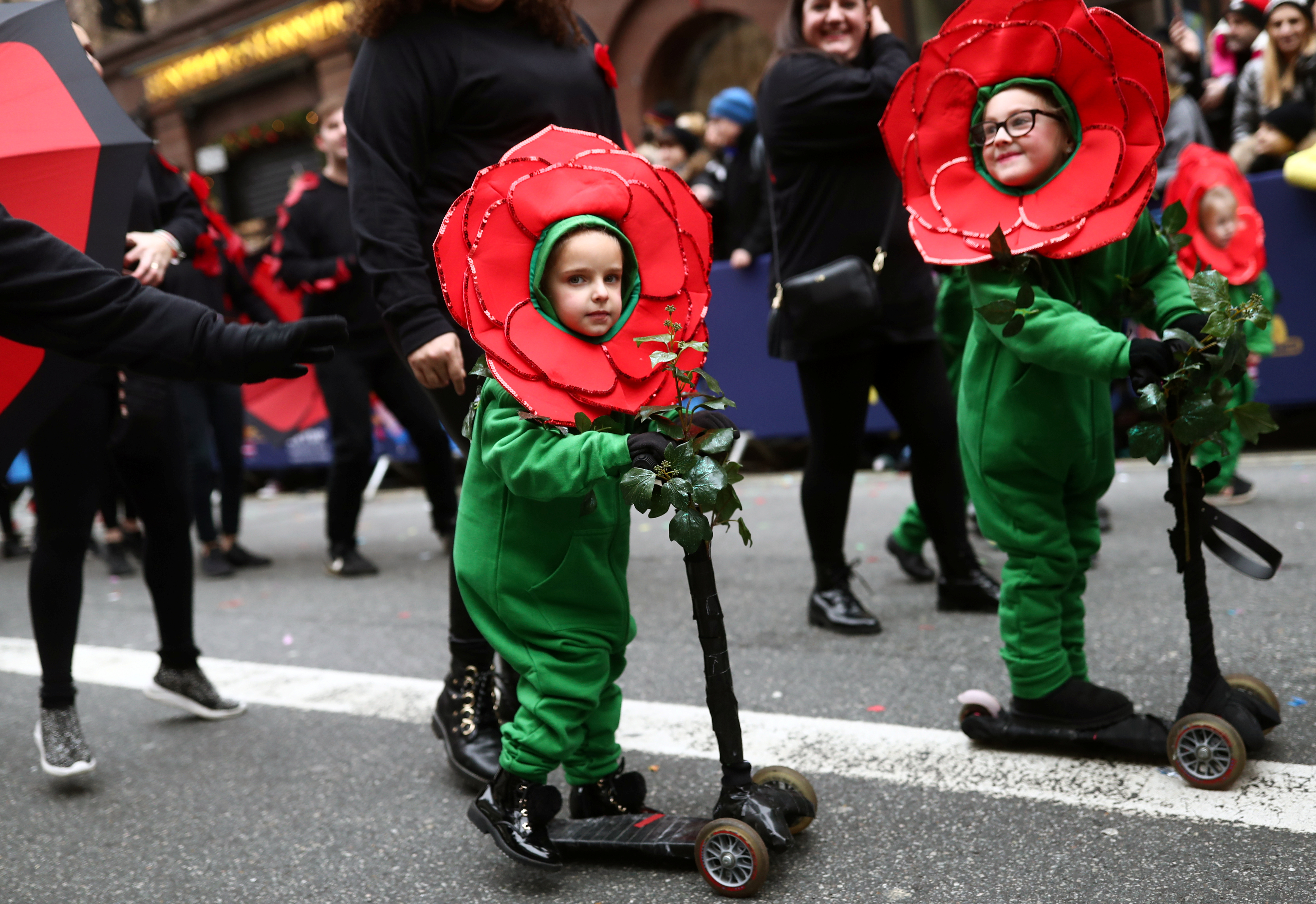 英国伦敦举行新年游行