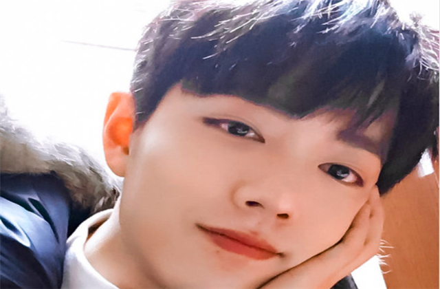 肖战pk赵本山,同样是过生日,让你见识下什么是人走茶凉!