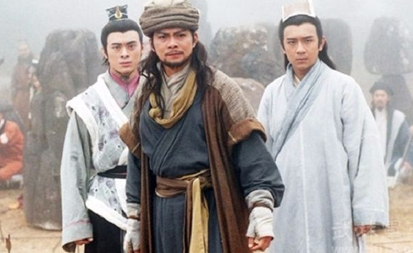 丐帮帮主洪七公,他的降龙十八掌是谁教的,是乔峰传授吗?