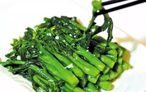 此3种"隔夜菜"不能吃,别不舍得倒掉,会严重危害我们的健康