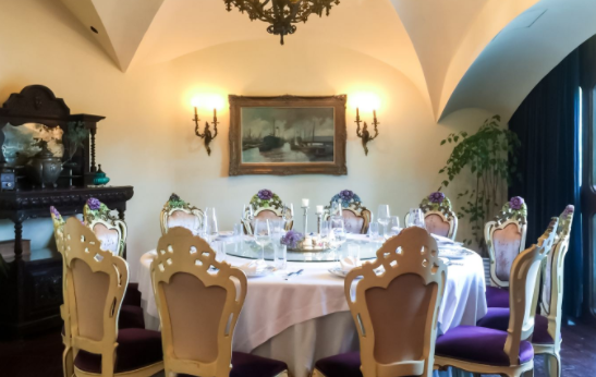 西郊5号,餐厅主打中餐西做,菜品色香味俱全!