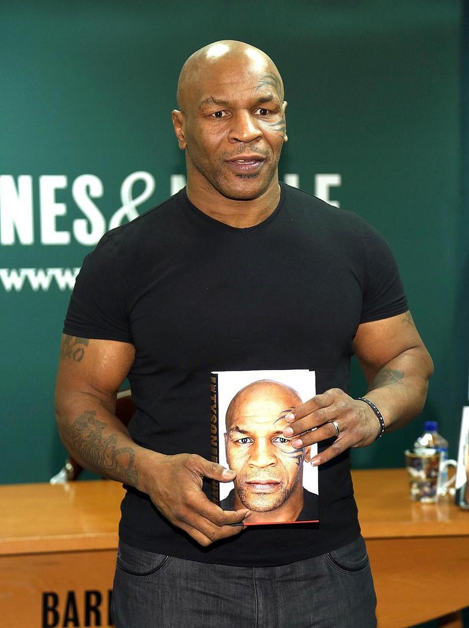 单单看看脖子,就知道拳王泰森天赋异禀.