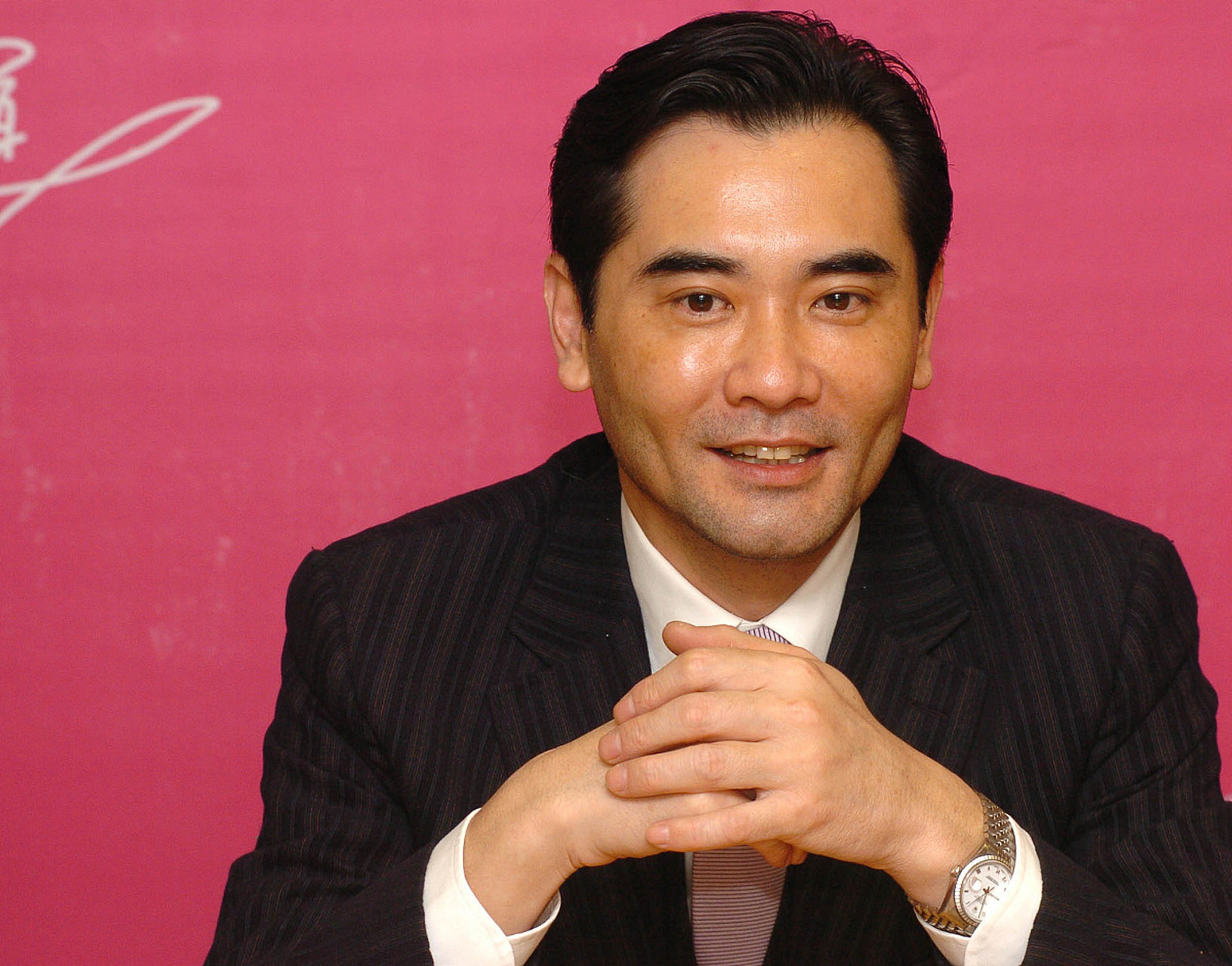 演员赵文瑄更新了自己的社交平台,称自己新冠痊愈,出门理了个发!