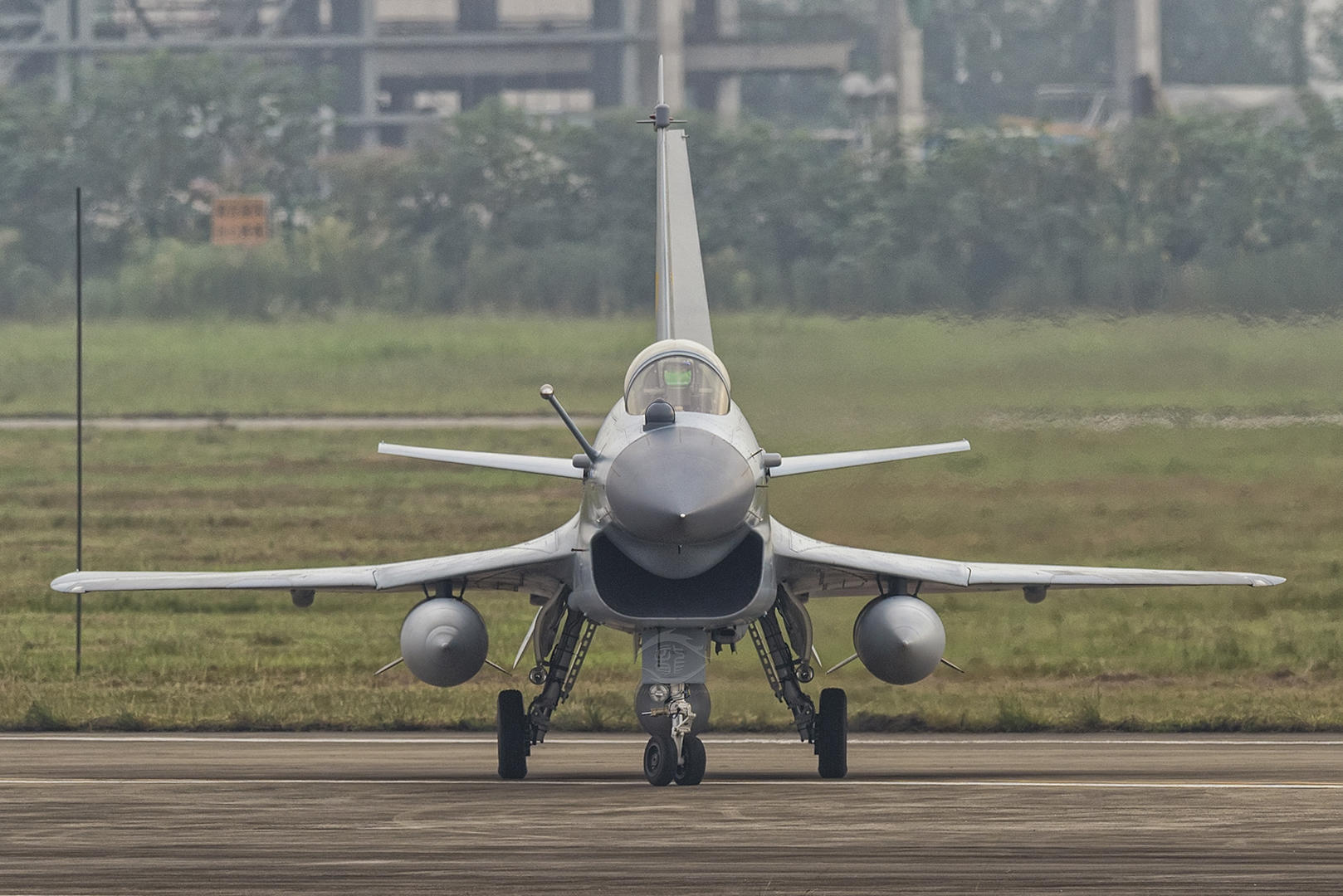 祝贺生日快乐:21年的今天,歼10一飞冲天,震惊了世界