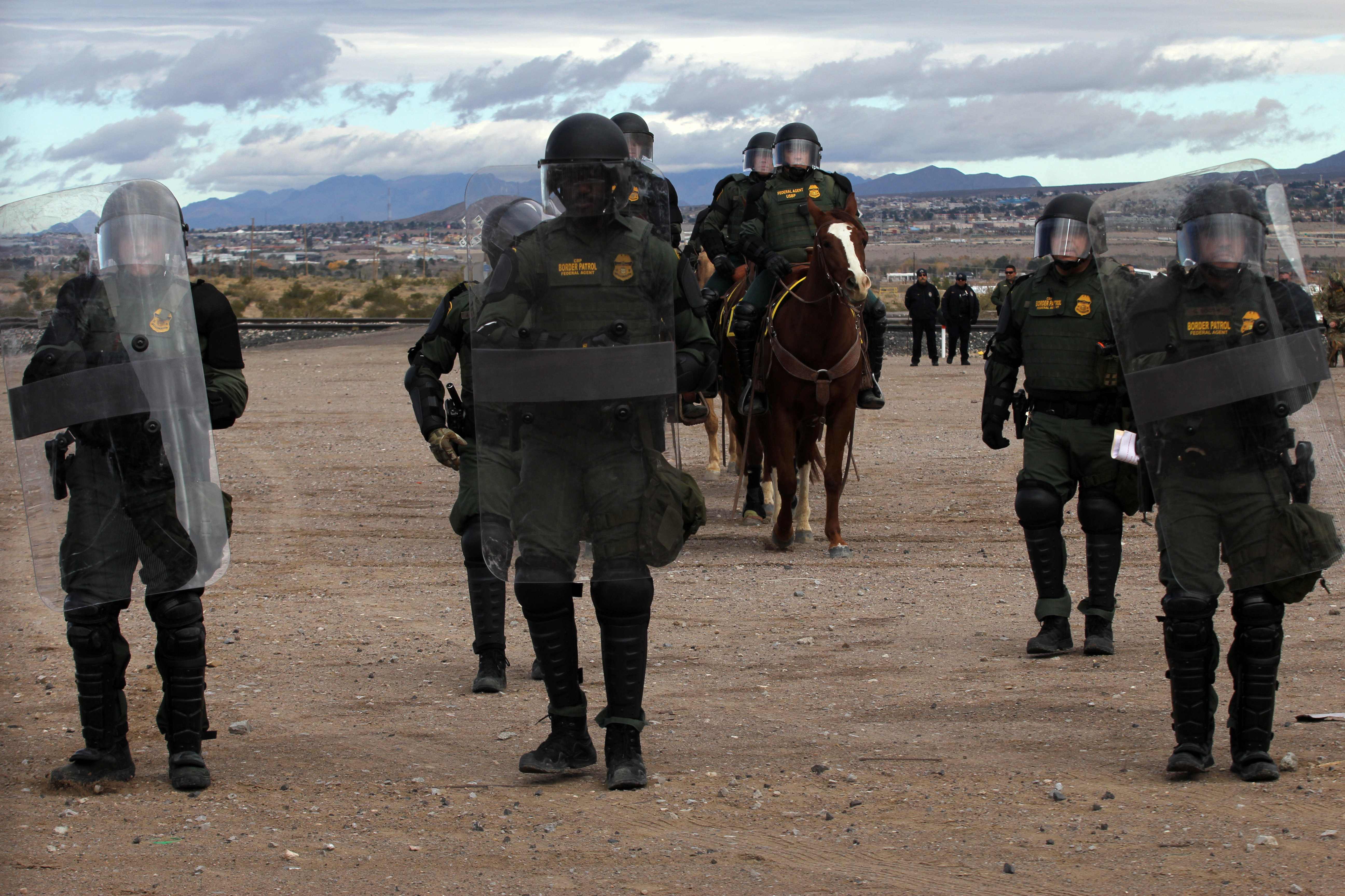 美国土安全部寻求延长美墨边境美军驻扎时间(10)