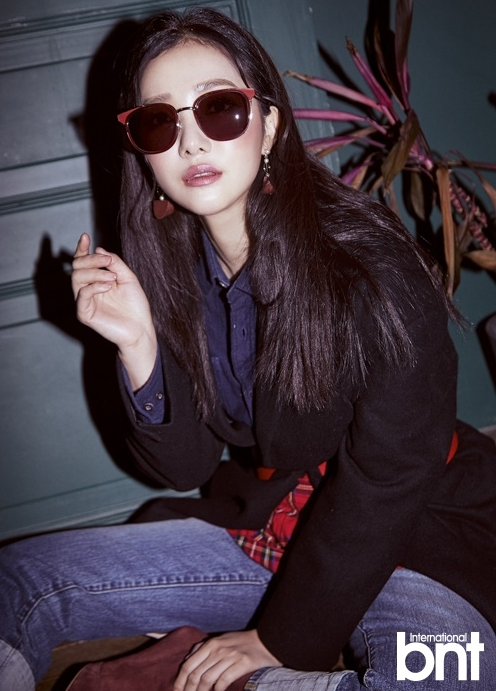 郑素英拍写真,称《我的黄金光辉人生》为"人生之作"