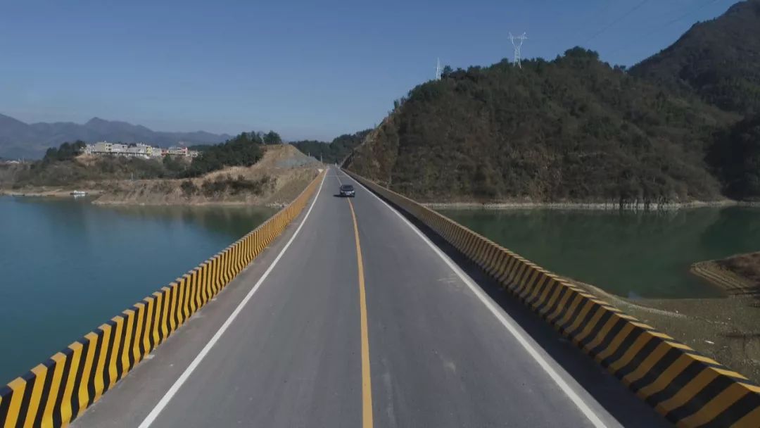 通山县实施三项工程力保农村公路安全畅通